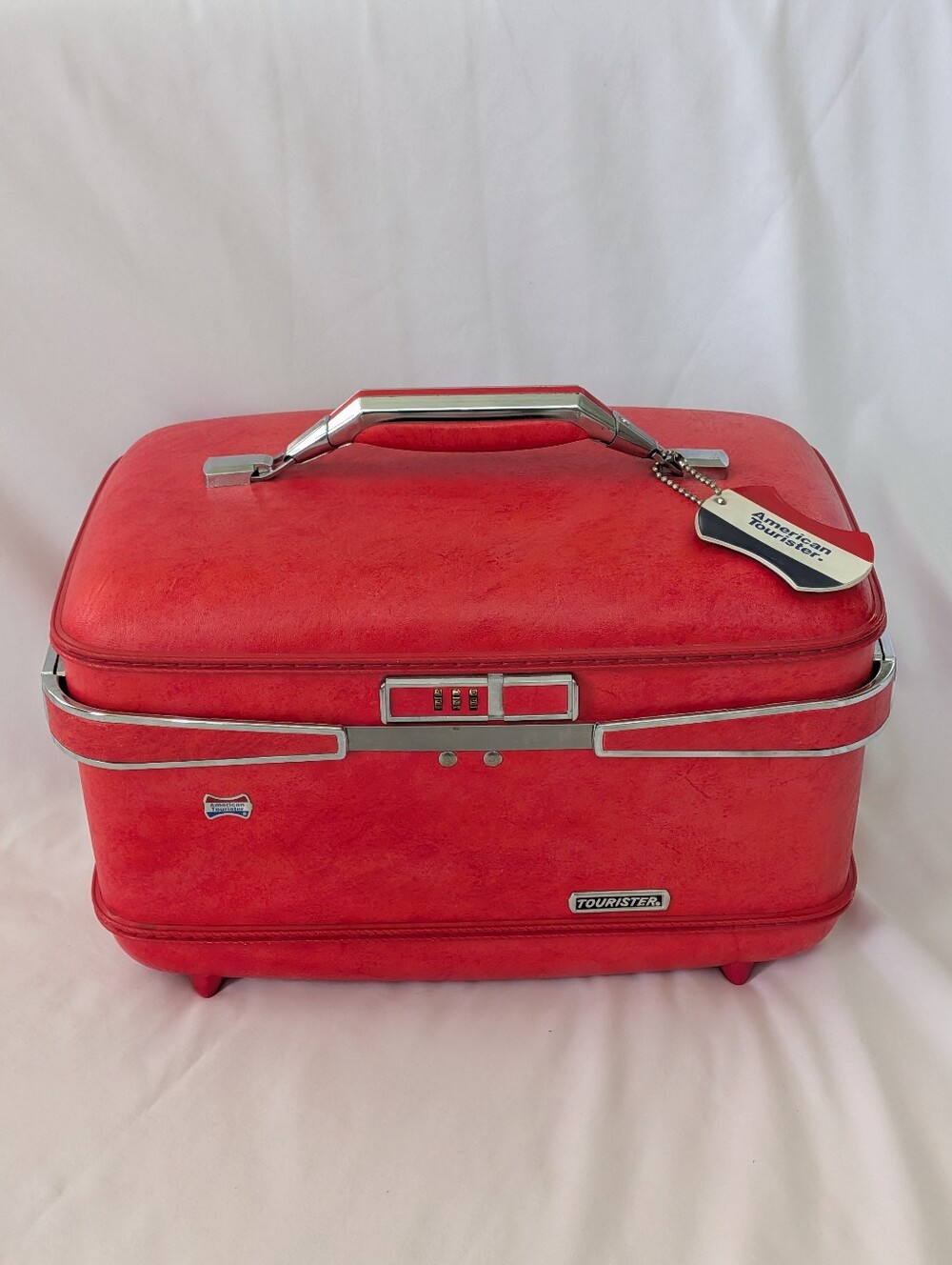 VTG American Tourister Poppy Red Train Case Hard Shell Makeup Luggage Combo Lock